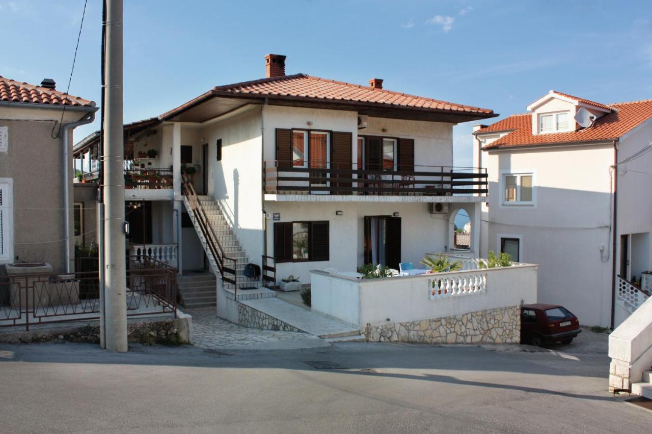 Apartments And Rooms With Parking Space Vrbnik, Krk - 5301 Exterior photo