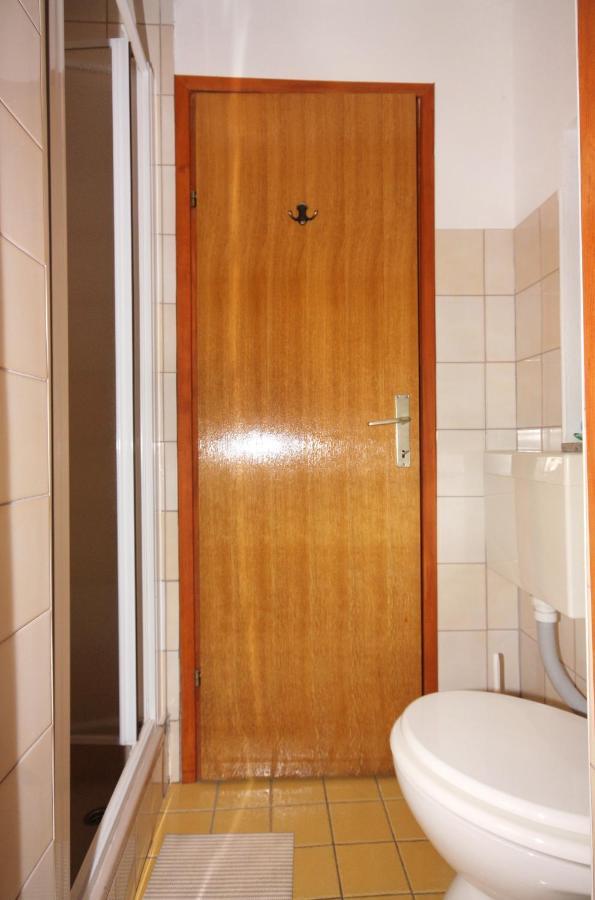 Apartments And Rooms With Parking Space Vrbnik, Krk - 5301 Exterior photo